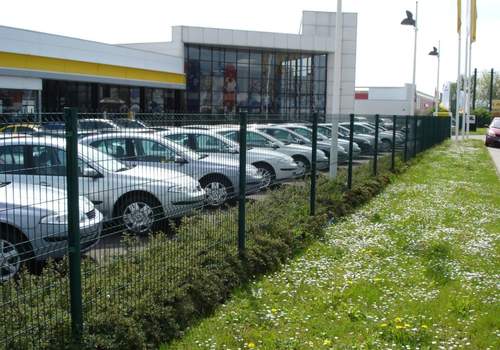 Ограждение парковки парковки автосалонов в Ухте